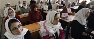 Centinaia di liceali avvelenate dai talebani: «La donna non deve studiare»