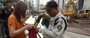 Bomba a Bangkok, dopo un mese di caos, la polizia annuncia: caso risolto