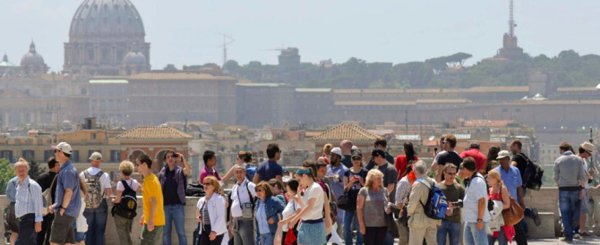 Raggi, mazzata al turismo: tassa di soggiorno estesa anche agli ... Raggi, mazzata al turismo: tassa di soggiorno estesa anche agli ...