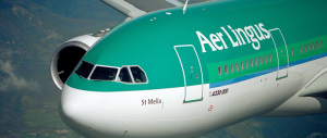 Shock in aereo: un brasiliano imbottito di droga morde i passeggeri e muore