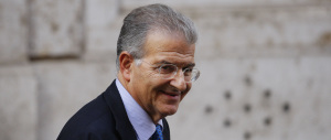 Cicchitto senza vergogna: «Renzi ha fatto meglio di Craxi e Berlusconi»