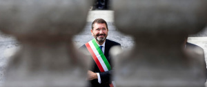 Ignazio Marino ha scritto un libro per dire: «Il più bello del reame sono io»
