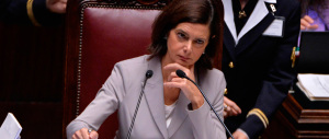 Dire «capra» alla Boldrini costa 15 giorni di punizione, il gesto osceno 5