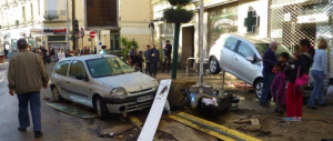 Ondata nera di pioggia e fango sulla Costa azzurra: 17 morti. Sciacalli in azione