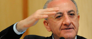De Luca “dribbla” la Severino. La legge non è uguale per tutti