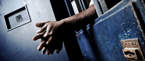 Evade dai domiciliari perché non sopporta più la moglie: arrestato