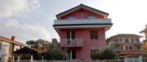 Legittima difesa, il 73% degli italiani sta col pensionato. E la Procura frena