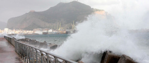 L’Italia nella morsa del maltempo: codice rosso in Sicilia e Sardegna