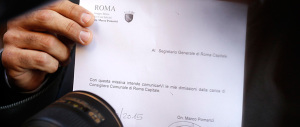 “The End” per Ignazio Marino. In 25 si dimettono dal Consiglio comunale