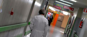 Tragedia a Mestre, uccide la moglie e si spara nella hall dell’ospedale