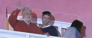 La gente si schiera con il pensionato: la sinistra si irrita e grida al lupo