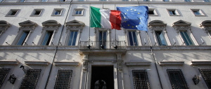 Renzi sotto schiaffo. La minoranza dem: il governo aiuta l’evasione
