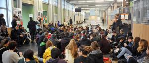Altra promessa non mantenuta: mandare i figli a scuola è un salasso