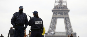 Allarme a Parigi: trovata autobomba vicino Notre Dame. Fermata una coppia nota ai Servizi