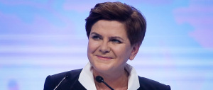 Polonia, la premier Szydlo “ammaina” la bandiera dell’Ue