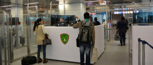 Pakistano beffa Alfano: volava con passaporto falso fra Italia e Francia