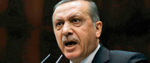 Erdogan fuori di testa: bombarda i siriani e blocca di nuovo la nave Eni