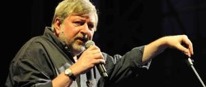 Guccini: “Ora resistenza contro Salvini”. La replica: «Stai con i violenti»