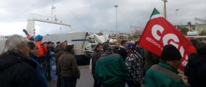 Sos lavoro: in Calabria i sindacati bloccano gli imbarchi per la Sicilia