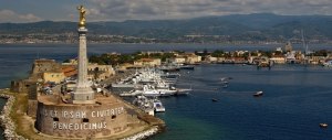 A Messina l’acqua non c’è. Ma ecco che arrivano le promesse di Renzi
