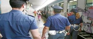 Viaggiavano in treno con mannaia e cesoie: tre romeni fermati dalla Polfer