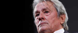 Gli 80 anni di Alain Delon, un uomo che non ha mai rinnegato le sue idee