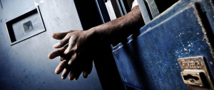 Carceri, situazione esplosiva: Sassari, poliziotto e infermiere assaliti da un detenuto
