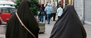 «Il burqa va vietato in Italia, impedisce di riconoscere le persone»