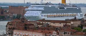 La svolta di Brugnaro: «Grandi navi a Venezia? Sì, ma devono pagare»
