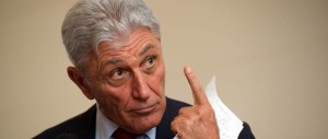 Primarie, Bassolino va alla guerra contro il Pd. Bersani si schiera con lui