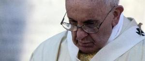 Il Papa: «Un credente non può parlare di povertà e vivere da faraone»
