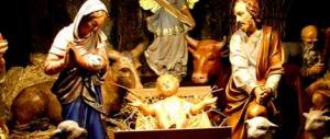 Usa, abbandona un neonato nel presepe al posto di Gesù Bambino