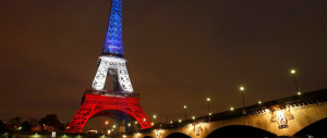 Parigi, dalla Tour Eiffel un grido contro Hollande: «Stop alla riforma del lavoro»