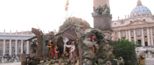 Il Vaticano porta in anticipo l’albero di Natale e il presepe in piazza San Pietro