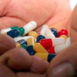 I dolori a esaurimento di intestini in dorso passano con sangue