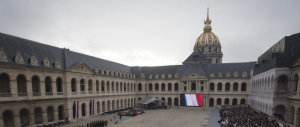 Parigi, auto lanciata contro Les Invalides. È di nuovo paura attentati