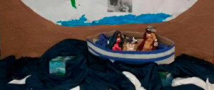 Un altro presepe-choc: Gesù e la Madonna sono profughi su un barcone