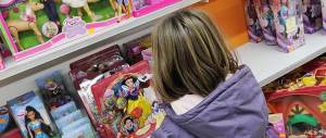 Rapine al Toys Center: due colpi a Roma in mezzo a mamme e bambini