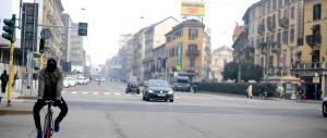 Smog, le ridicole misure del governo: in città auto a 30 all’ora