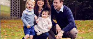 Gli auguri “normali” della famiglia reale (inglese): ecco la foto