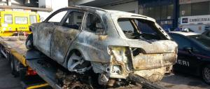 Audi gialla bruciata e abbandonata nel Trevigiano. Nessuna traccia dei banditi
