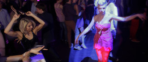 Troppe molestie in discoteca: i locali danesi vietano l’ingresso ai migranti
