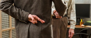 Si finge malato per anticipare la pensione: arrestato un poliziotto