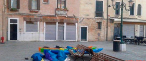 “Niente bivacchi, abusivi e sacchi a pelo”: il sindaco di Venezia fa sul serio