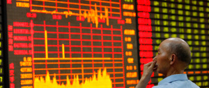 Lo spread si placa chiudendo a 315 e la Borsa di Milano torna positiva