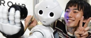 Basta commessi umani: a Tokyo un negozio tutto gestito da robot (video)