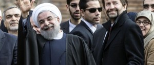 Statue coperte, Sgarbi attacca Franceschini: capra, non conosci la storia