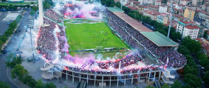 Calcio, torna la violenza: scontri tra tifosi e polizia prima di Fiorentina-Lazio