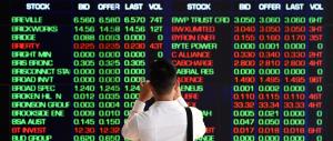 Le banche affondano le Borse: Piazza Affari la peggiore. Male Wall Street