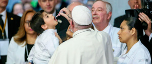 Il Papa in campo: “La famiglia è sotto attacco, basta colonizzazioni ideologiche”